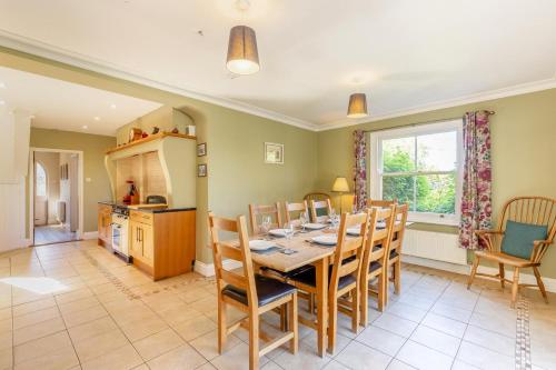 Létesítmények, 5 Bed in Fordingbridge oc-nfl35 in Godshill