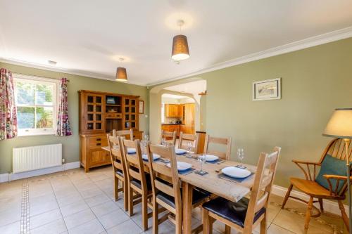 Létesítmények, 5 Bed in Fordingbridge oc-nfl35 in Godshill