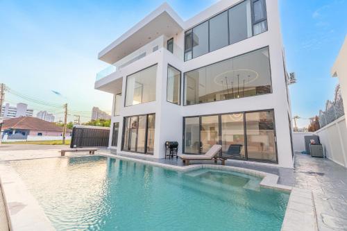 TML Jomtein Modern Luxury Pool Villa - 6 Bedrooms - Luxury KTV Room & open kitchen - vacation paradise — other in 453/103 Chaiyapruek2, Jomtien Beach Thailand, 20150