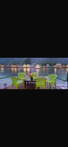 Hollywood lakeview retreat - Srinagar