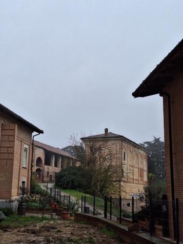 Vista exterior, La Bordona Monferrato cobalto e corallo in Vignale Monferrato