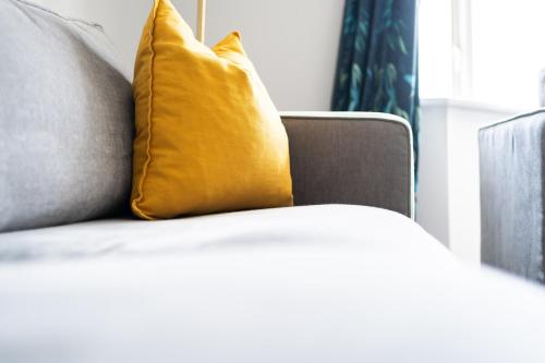 #150 Bright Apt - Westbourne Area - Sleeps 7- Perfect for Families – khách sạn tại West Bournemouth
