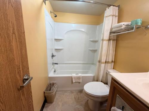 Regal Inn Coffeyville - image 34