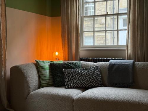 Daylily Cottage - Two Bedroom Georgian Cottage in Central Bath 2