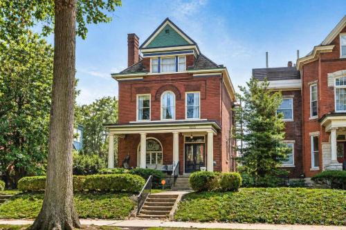 Derby City Delight - LUX home in Perfect Location - Family Friendly – khách sạn tại Irish Hill