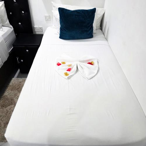 2 twin beds