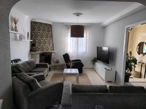 Casa con Vistas al Mar en Ribeira - Playa 5 min, Porche, Parking Privado in A Revolta