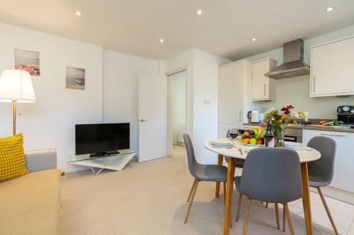 South Audley Street - image 3