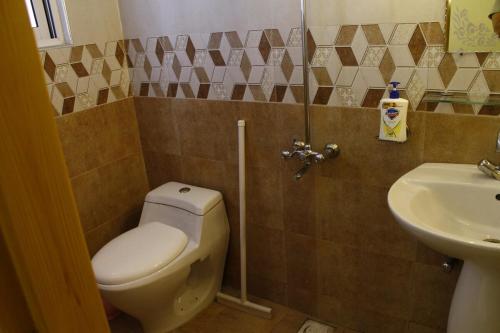 Quiet 1BHK with UPS All needs at walking distance - image 4