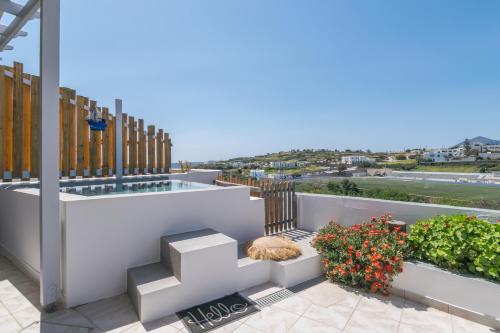 Peldbaseins, Vivere A Plakes in Milos Sala