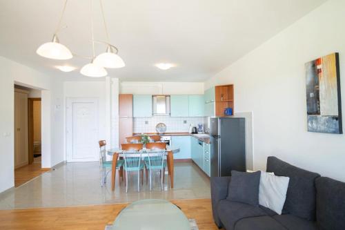 SEALUXE Apartments with Heated Pool and Sea View in Okrug Gornji