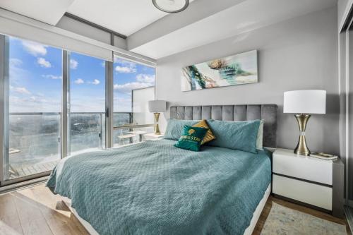 2 Bedroom & Den with Stunning Views of Lake Ontario – khách sạn tại Trường Đại Học Toronto