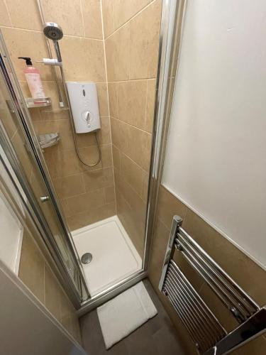 Shower, Quiet & Cosy City Flat Near Holyrood in Royal Mile