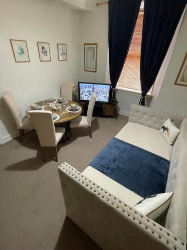 Quiet & Cosy City Flat Near Holyrood in Royal Mile