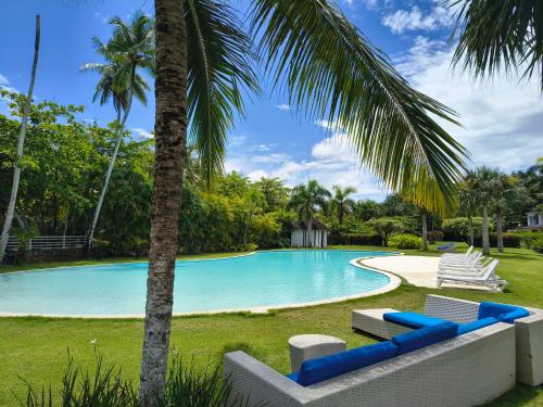 Beachside 1 Bedroom Apartment with Ocean View, Garden and 2 Swimming Pools – khách sạn tại Playa Bonita