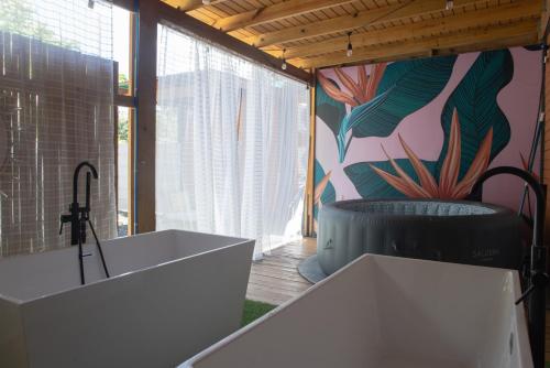 La Palma Suite 1 with outdoor tubs and jacuzzi – khách sạn tại La Playa