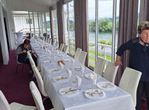 Iekārtas, Rooms Đenadija in Hrvatska Kostajnica