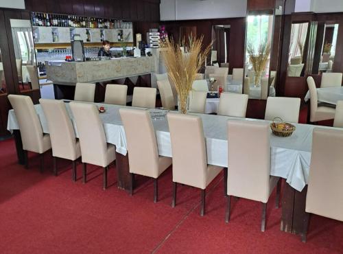 Iekārtas, Rooms Đenadija in Hrvatska Kostajnica