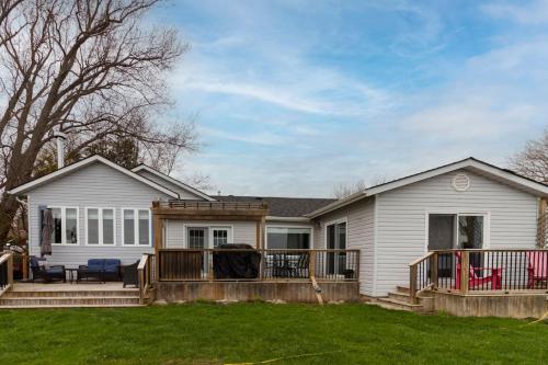 Whispering Swan Bay Haven in Quinte West (ON)