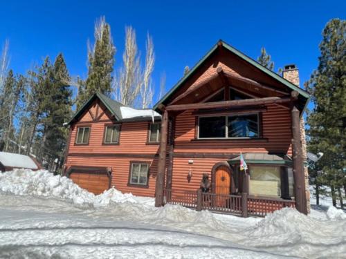 Casa De Oso Lakefront - Make memories at this stunning home! Billiards & Cinema room in Big Bear Lake, USA