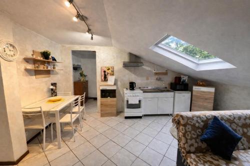 Konyha, Casa LOUES in Asti