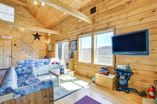 . Family Friendly! Secluded Worcester Haven w/ Deck
