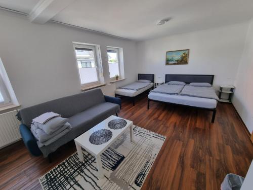 3-4 Personenzimmer - Familienzimmer mit King Size Bett und Gemeinschaftsküche in Kassel, Deutschland