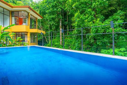 Sleep 10-pool-jungle-Jaco area-Private-5 bedroom in Tarcoles