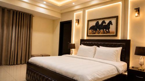 Luxury 2BR with Centaurus View & Balcony Elysium Tower - image 3