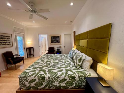 The Signature Orange Grove King Suite in Auburndale (FL)