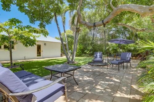 Vibrant North Palm Beach Home ~ 2 Mi to Beach! in North Palm Beach (FL)