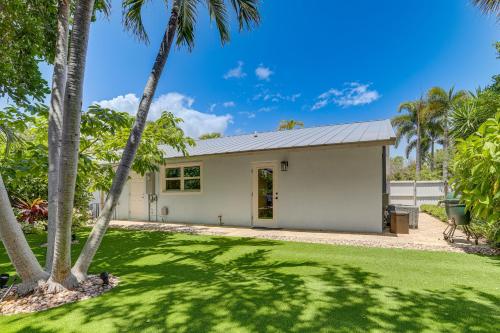 Vibrant North Palm Beach Home ~ 2 Mi to Beach! in North Palm Beach (FL)