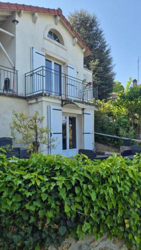 Cozy quiet appartment near Paris Saclay in Бур-сюр-Ивет