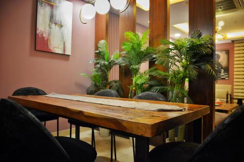Goldcrest Mall and Residency - 3-Bed Apartments - image 8