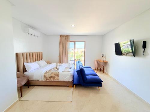 Stay with US in El Houda