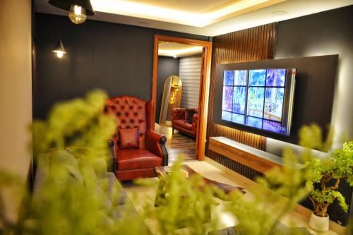 VINTAGE PENTHOUSE APARTMENT - GOLDCREST MALL By ALVIS SUITE - image 14