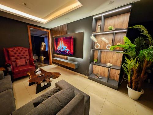 VINTAGE PENTHOUSE APARTMENT - GOLDCREST MALL By ALVIS SUITE - image 9