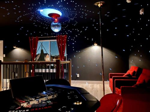 Luxury Wellness & Fun - Hot Tub Sauna Gym Casino Billiards in Love Field vliegveld