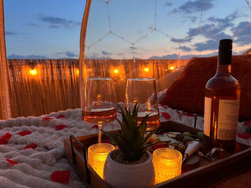Karaoke Romantic Dome Hot Tub Foosball & Mini Billiards in Love Field vliegveld
