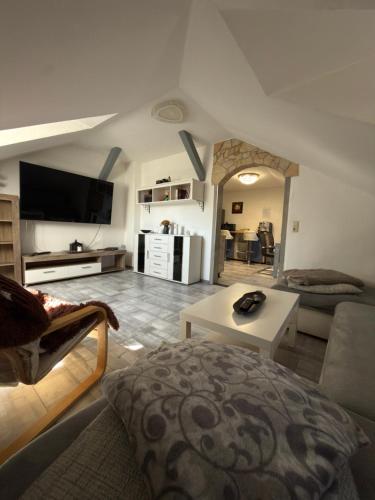 Casa Antic Große Moderne 45qm wohnung im Zentrum Am Bahnhof Kostenloses WLAN in Saalfeld/Saale