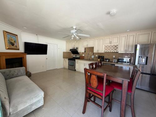 Cozy 1 Bedroom Prefect Home in East Los Angeles in Hacienda Heights (Kalifornia)