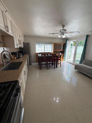 Cozy 1 Bedroom Prefect Home in East Los Angeles in Hacienda Heights (Kalifornia)