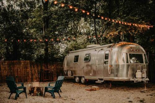 Urban Airstream Retreat – khách sạn tại Đông Memphis