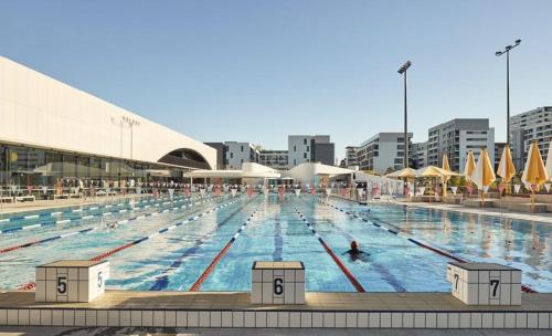 Inner City Large Luxury 3 Bedroom & Free Parking in Zetland