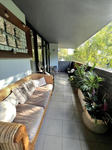 Inner City Large Luxury 3 Bedroom & Free Parking in Zetland