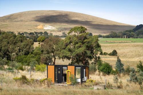 Tiny Regen Farm Stay by Tiny Away in Allendale