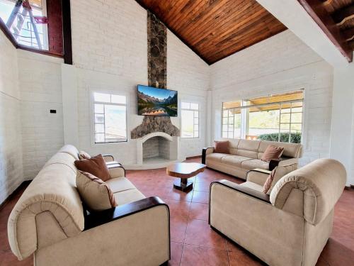 Luxury Quinta con Jacuzzi - Sauna - BBQ in Banos de Agua Santa