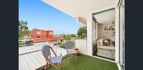 Luxury Harbour Flat, Iconic Views & Coastal Living in Point Piper