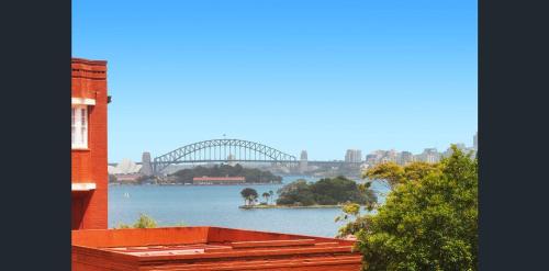 Luxury Harbour Flat, Iconic Views & Coastal Living in Point Piper