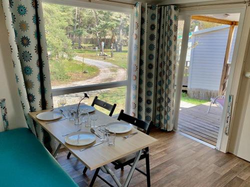 Mobil-home convivial, animaux acceptés - 4 pers. - API-1-52-2743 (Mobil-home convivial, animaux acceptes - 4 pers. - API-1-52-2743) in Molans Revela